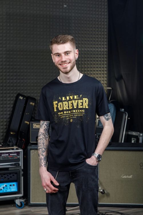 t-shirt-herren-live-forever-l-black-yellow-supreme_0001.jpg