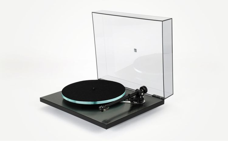plattenspieler-rega-modell-planar-3-rs-schwarz_0004.jpg