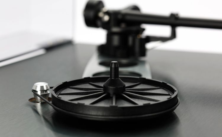 plattenspieler-rega-modell-planar-3-rs-schwarz_0007.jpg